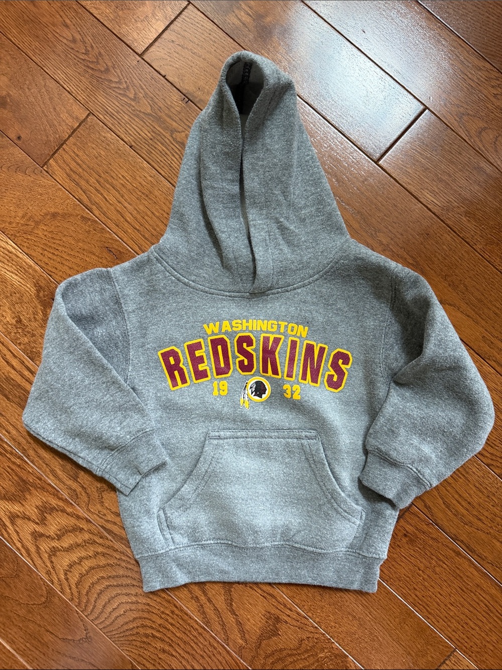 Washington Redskins 1932 gray toddler sweatshirt, size 2T